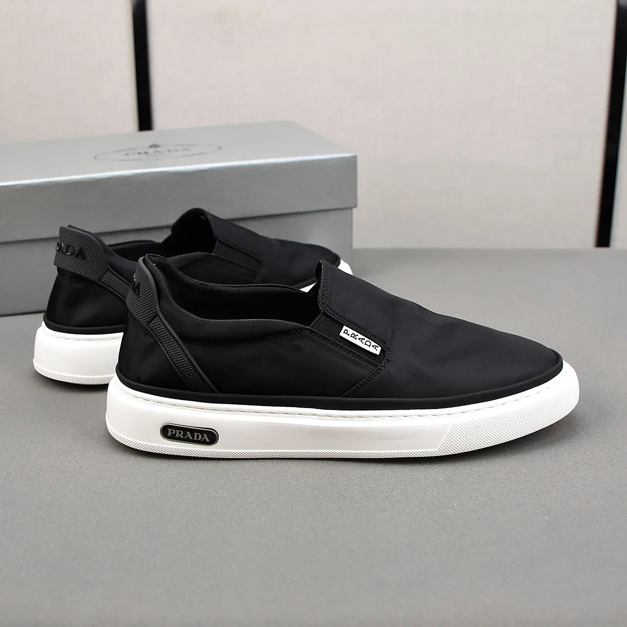 PP400❣️❣️❣️Prada breathable cloth shoes, the upper is made of comfortable and breathable fabric, and the ultra-light soft foam outsole. Men's size 39-44.